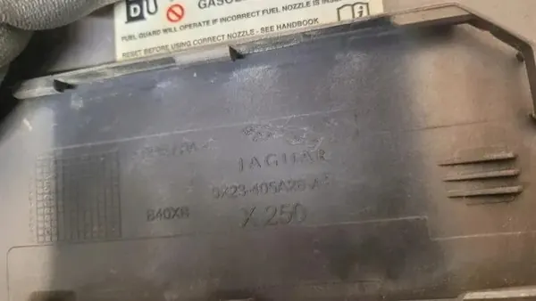 Kraftstoffklappe Jaguar XF OEM 9X23405A26AB - Gebraucht image 3