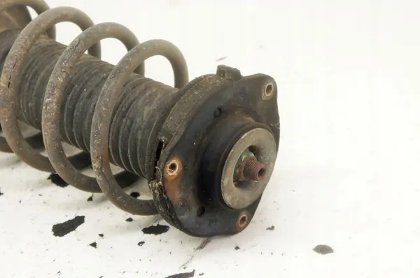 UL107 VW Passat B8 1.8TSI Ammortizzatore Destro Anteriore image 2