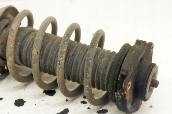 UL107 VW Passat B8 1.8TSI Ammortizzatore Destro Anteriore image 3