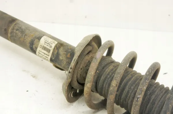 UL107 VW Passat B8 1.8TSI Ammortizzatore Destro Anteriore image 4