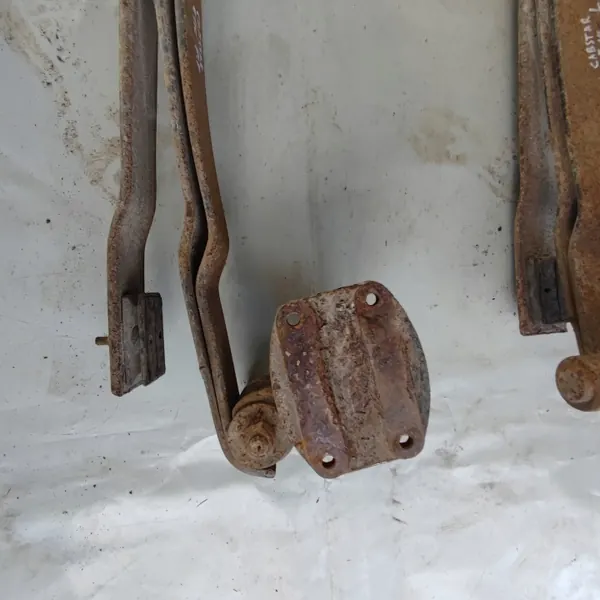 Ressorts à lames arrière OEM 5475445 pour Nissan Cabstar image 4