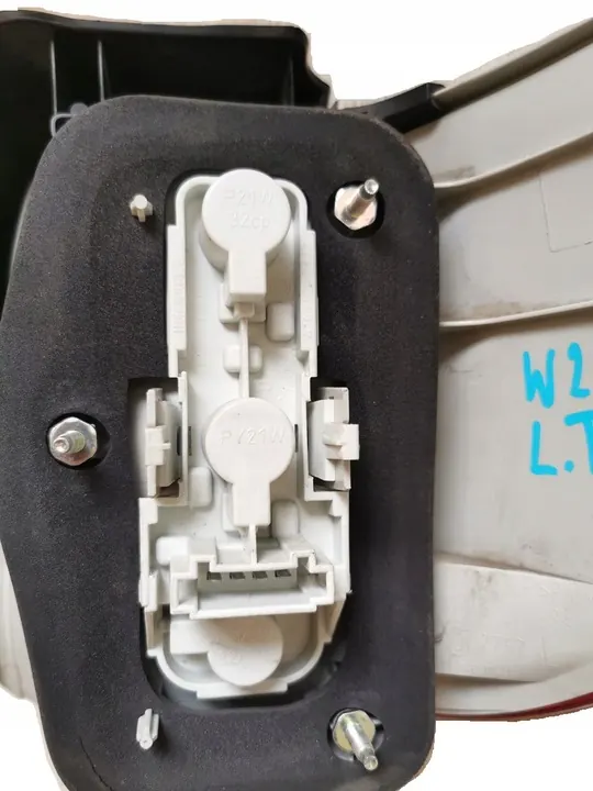 MERCEDES B-KLASA W245 LUZ TRASERA IZQUIERDA A1698202564 image 3