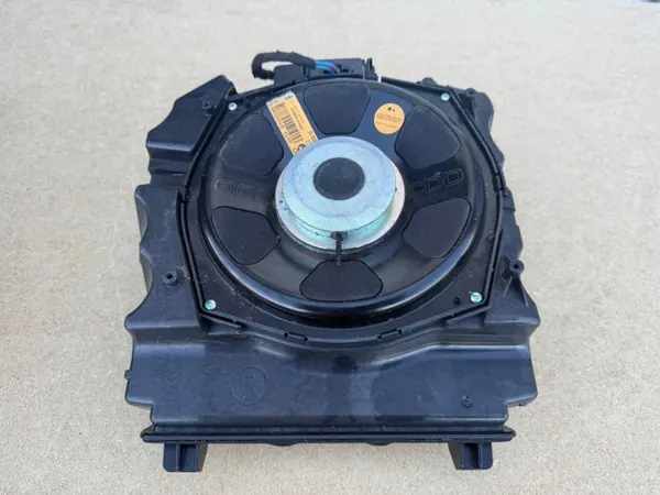 Altavoz subwoofer derecho BMW OEM 9164586 para 5GT image 2