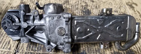 VW AUDI SKODA 1.6 TDI EGR Jäähdytin 03L131512AT image 2