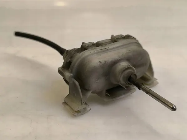 Centrale vergrendeling pomp Audi A8 S8 D2 4D 1995 4D0862153A image 2