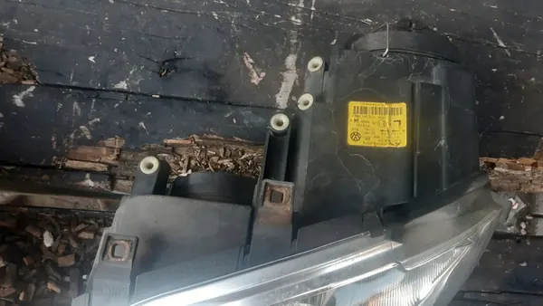 VW Caddy Touran Etuvalosarja Eurooppa image 4