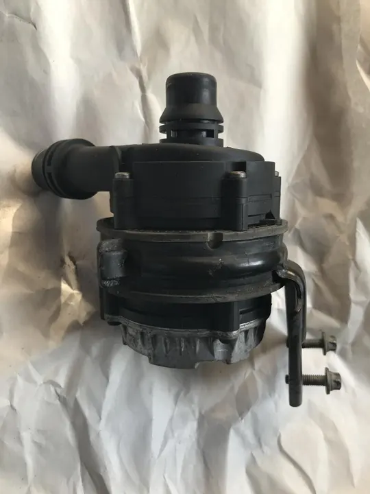 Mercedes Vattenpump A0005002586 image 3