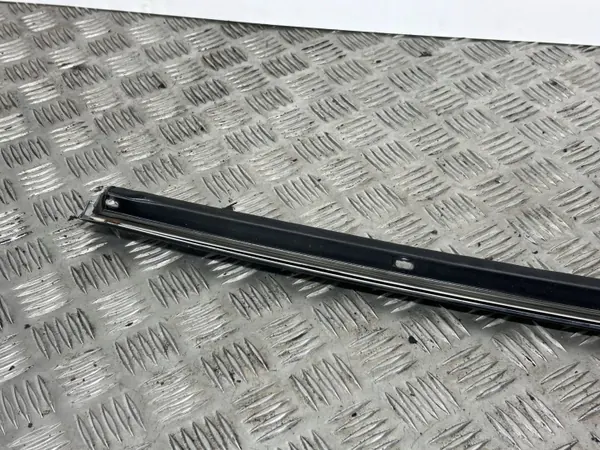 Tesla Model X achterruitlijst rechterkant OEM 103225050B image 10