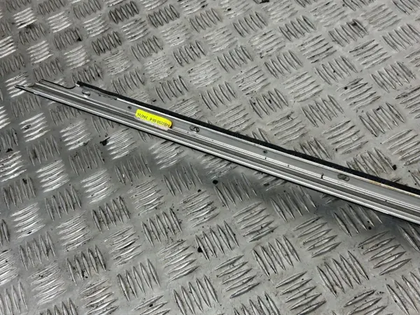 Tesla Model X achterruitlijst rechterkant OEM 103225050B image 7