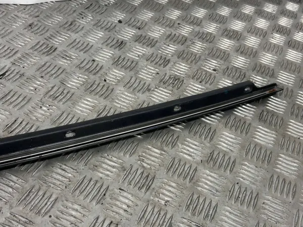 Tesla Model X achterruitlijst rechterkant OEM 103225050B image 8