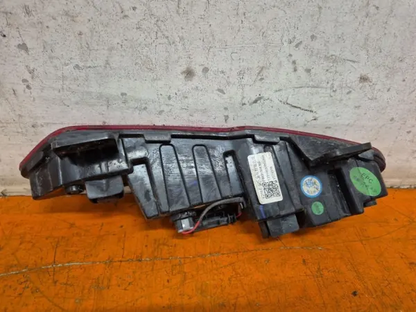 Volvo EX30 23- Taka Oikea Sumuvalo OEM P8891884366 image 7