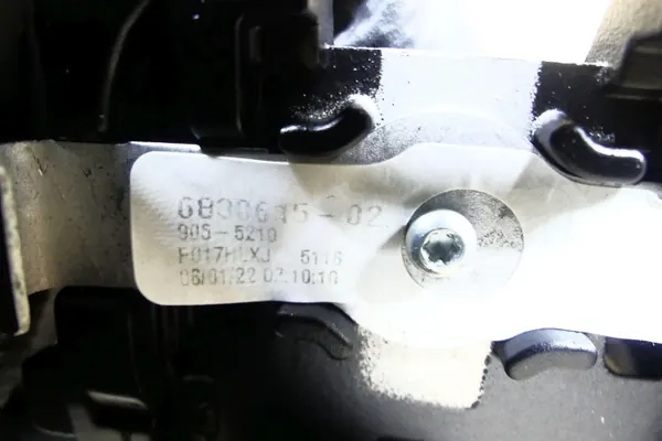 BMW OEM 6830615 E11048369 sisätakakulma image 6