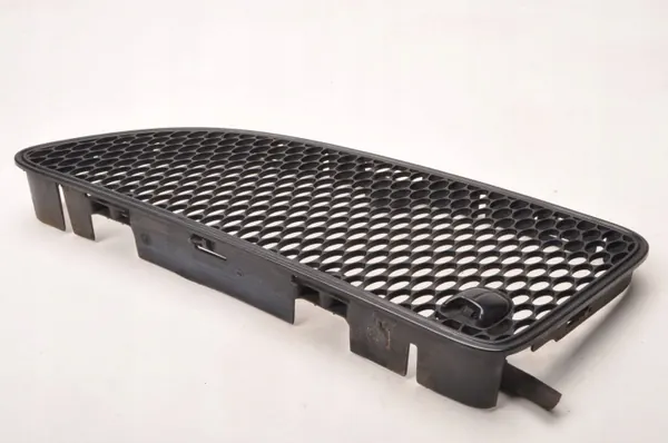 Mercedes Grill OEM A1718800385 Vänster Sida Begagnad image 4
