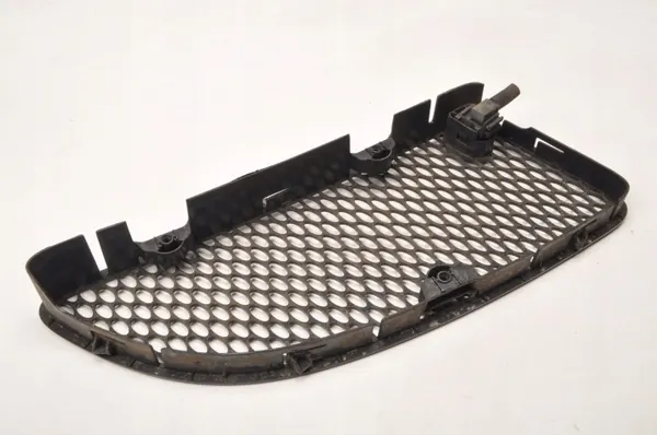Mercedes Grill OEM A1718800385 Vänster Sida Begagnad image 6