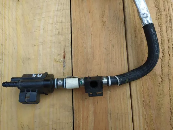 Actiefkoolfilterklepbuis OEM 06M133240CJ - Audi image 5