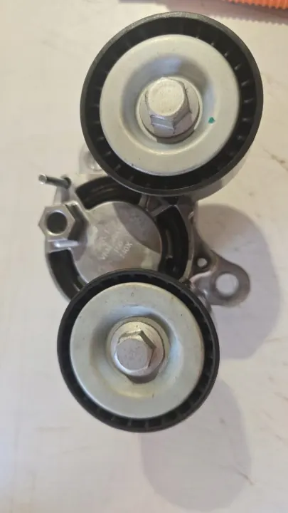 SKF VKM 38306 Tensor de correia multi-V - Usado image 3