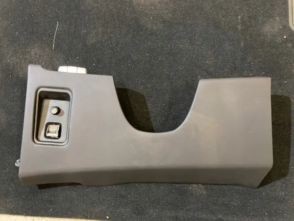 OEM 84781305 Cubierta de panel de dirección Chevrolet Corvette C8 image 2