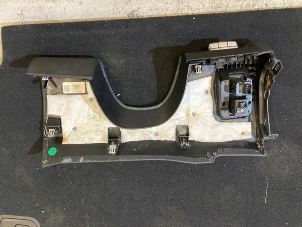 OEM 84781305 Cubierta de panel de dirección Chevrolet Corvette C8 image 3