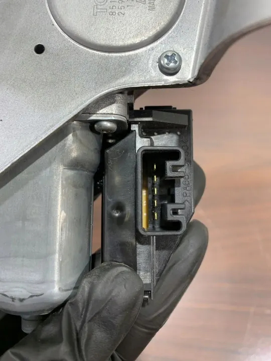 Toyota Yaris Heckwischerarm OEM 851300D080 image 4