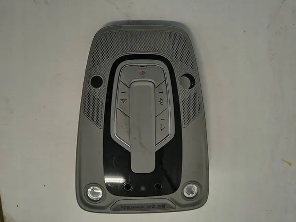 Luz interior Audi A4 B9 Avant 4K0947135B image 1