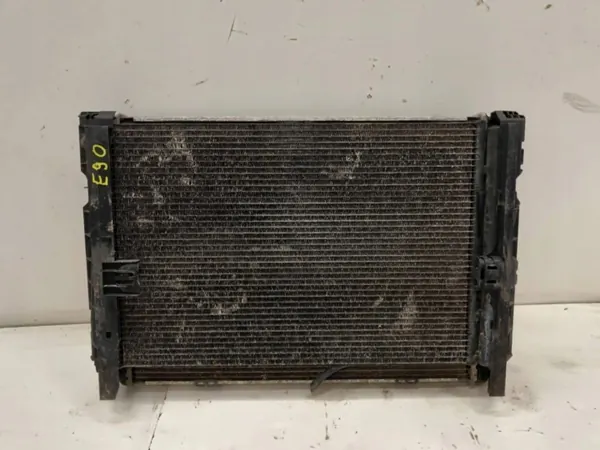 Radiateur d'eau avant BMW M3 E90 OEM 899189 image 2