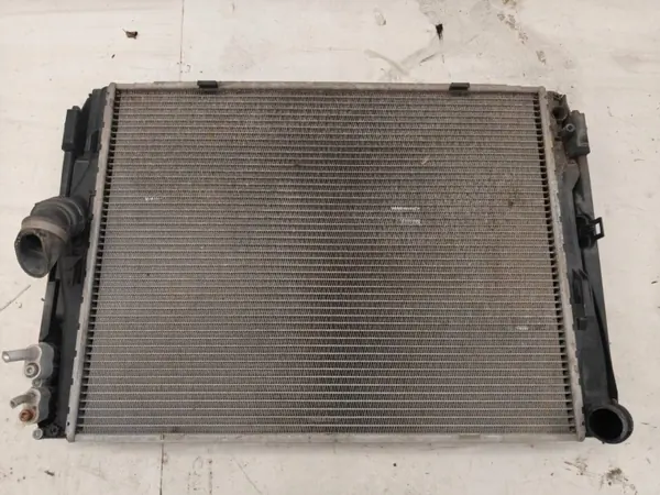Radiateur d'eau avant BMW M3 E90 OEM 899189 image 3