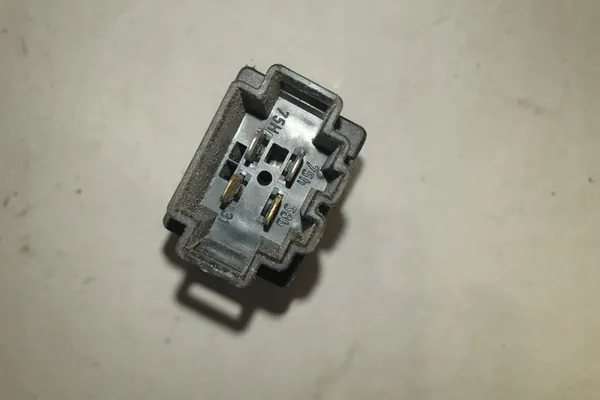 Interruptor de aquecimento de vidro traseiro VW VENTO 1H0959621B image 2