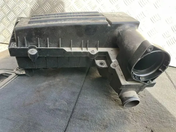 VW Luftfilterhus OEM 3C0129601BL Begagnad image 5