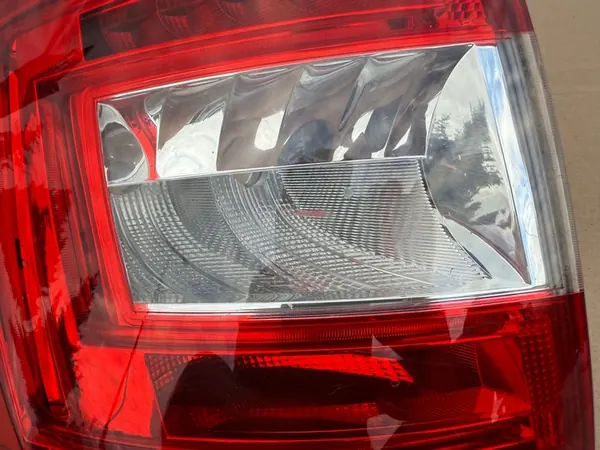 Skoda Octavia Mk3 2014 Luz Trasera Izquierda image 3