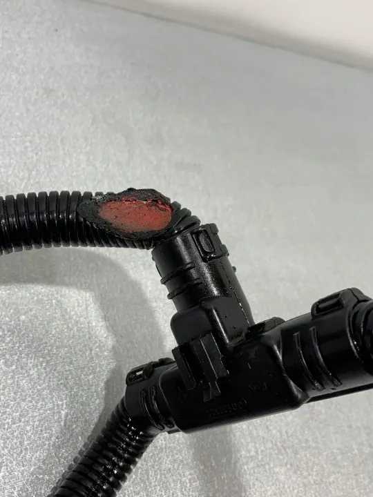 Abrazadera Alfa Romeo Stelvio OEM FBZ19509 - Usado image 6