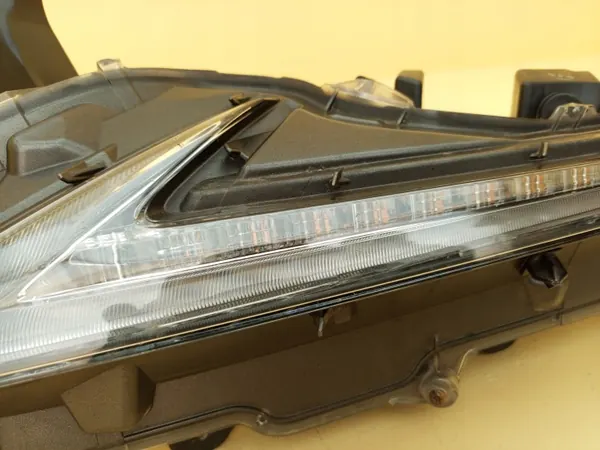 Vasen etuvalo LEXUS NX I 1 2014- Halogeeni LED DRL image 6