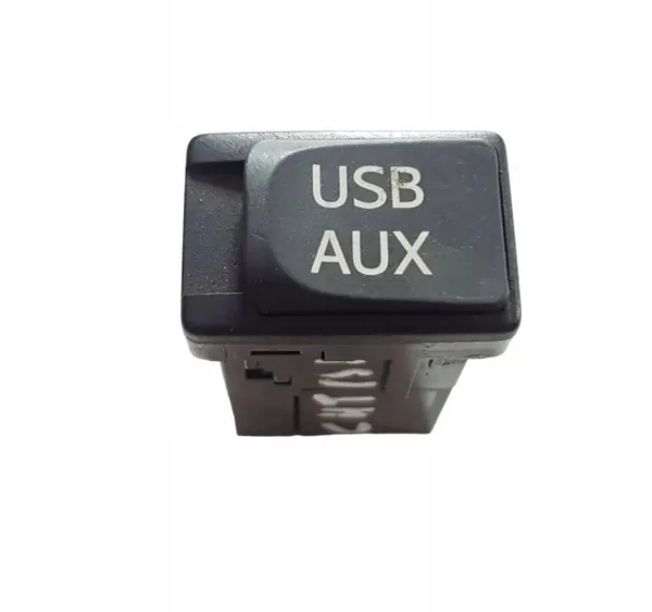 Lexus CT 200H USB-pistorasia OEM 8619076010 - Käytetty image 2