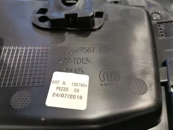 Accoudoir console Jeep Renegade OEM FOB9369 image 4
