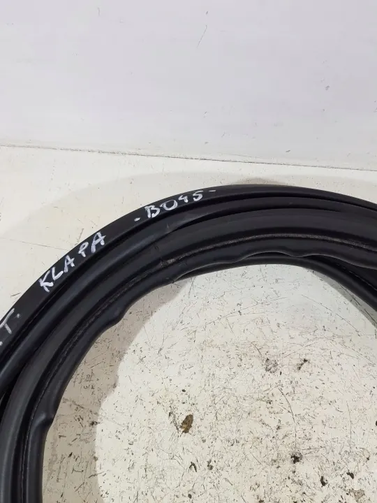 OEM USZCZELKA KLAPY BAGAŻNIKA TYŁ VOLVO XC60 I 08-13 image 3