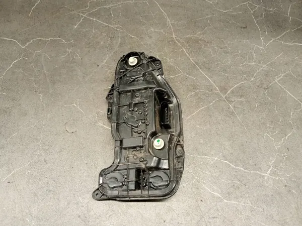 OEM 03776090 Oikea takavalon sisennys VW T6 image 2