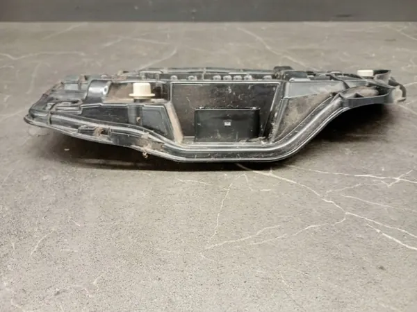 OEM 03776090 Oikea takavalon sisennys VW T6 image 3