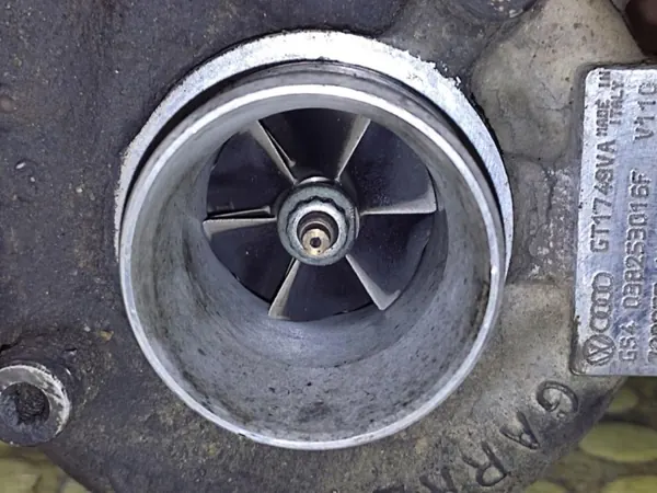 VW Golf IV 1.9 TDI Turbo OEM 038253016F image 5