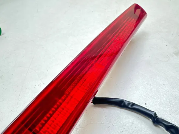 Luz de freio traseira Nissan OE 26590-4EA0A image 3