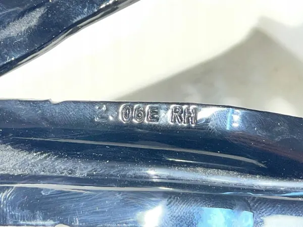 Oikea takatavaratilanneula Tesla Model 3 OEM 1551482-00-D image 5