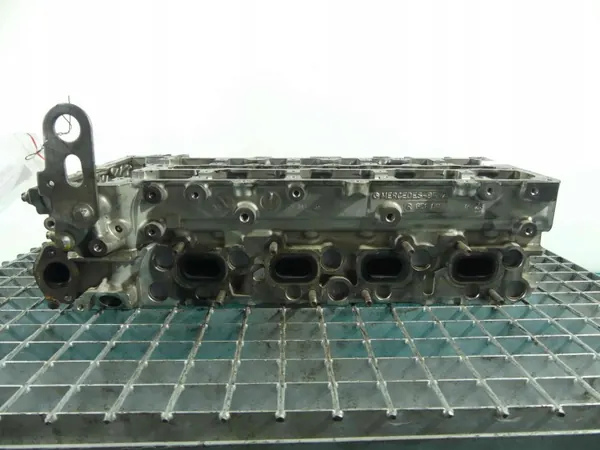 Mercedes Sylinterikansi OEM A6510150601 2.2 CDI image 3