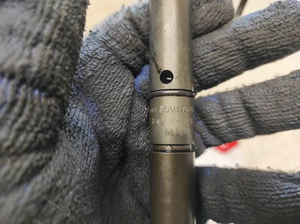 Iniettore AUDI A6 C5 2.5 TDI 059130202B image 3