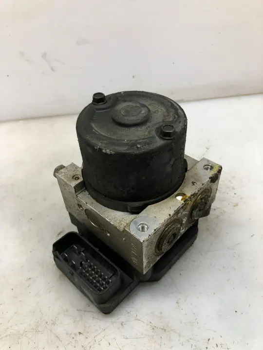 ABS-pompregelaar OEM 95660-17000 Gebruikt image 2