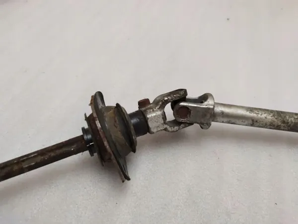 Joint de colonne de direction Ford Mustang V 2014 OEM AR333E751AA image 3