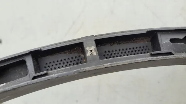 Volkswagen Touareg II Takaprighti lokasuojan lista image 10