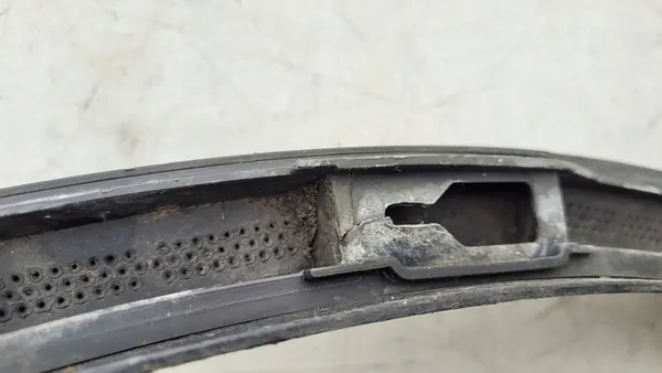 Volkswagen Touareg II Takaprighti lokasuojan lista image 9