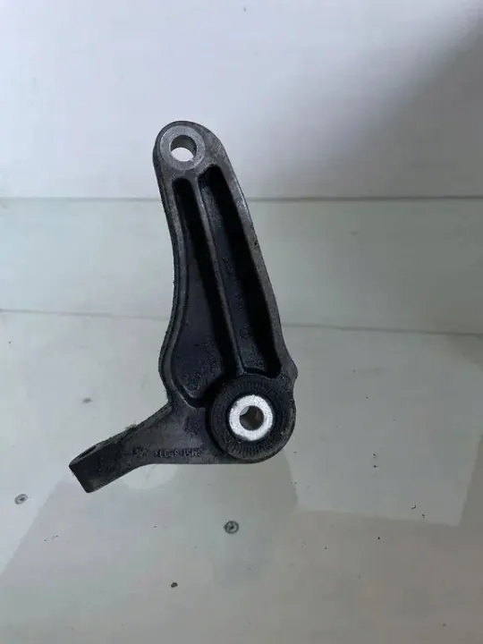 Soporte de caja Volvo usado OEM 3M516P093 V50 image 2