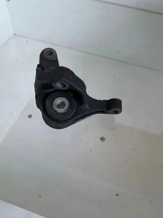 Soporte de caja Volvo usado OEM 3M516P093 V50 image 3