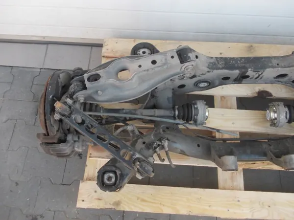 Travesaño trasero ap1 para BMW 3 E90 E87 - Usado image 6