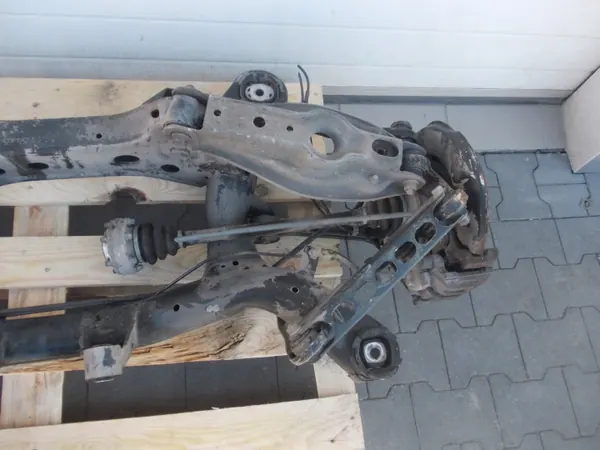 Travesaño trasero ap1 para BMW 3 E90 E87 - Usado image 8