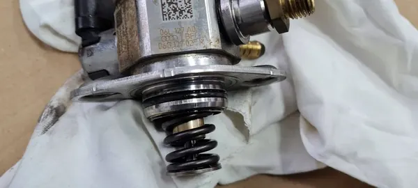 A4 B9 8W Polttoainepumppu 2.0 TFSI 06G127025M A5 Q5 image 2